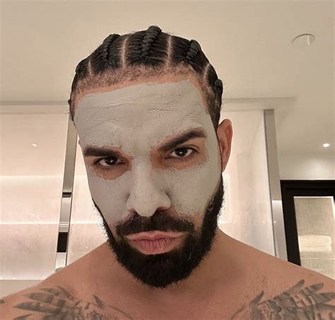 Pop Tingz on Twitter: "Drake in new selfie."