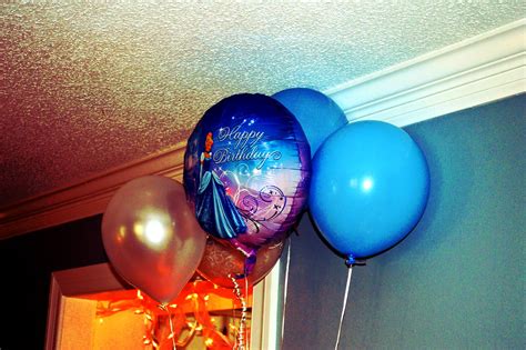 Cinderella Birthday Balloons | At a birthday party for a two… | Flickr