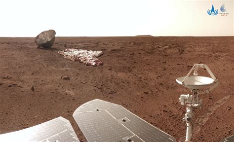 Zhurong Finds its Own Parachute on the Surface of Mars - Universe Today