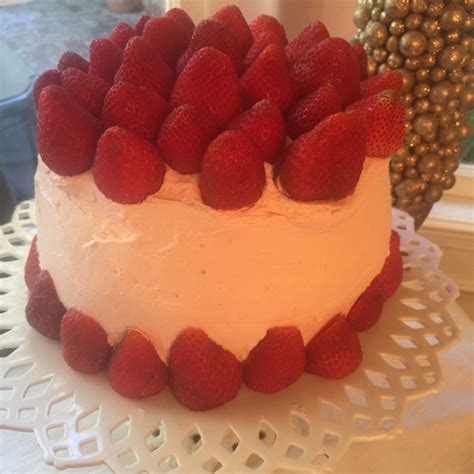 Bavarian Cream Cake with Strawberries | Yummy food, Strawberry cakes, Food