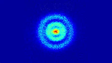 First Image Ever of a Hydrogen Atom's Electron Cloud : pics