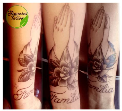 Branches Tattoo: Tatuaje de manos en oracion