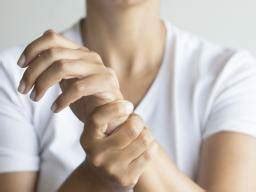 Repetitive strain injury (RSI): Diagnosis, symptoms, and treatment