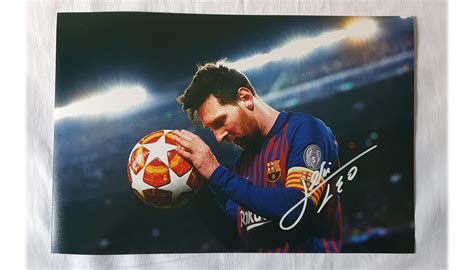 Photograph Signed by Lionel Messi - CharityStars