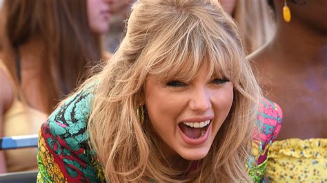 Taylor Swift Laughing For 5 Minutes Straight - YouTube