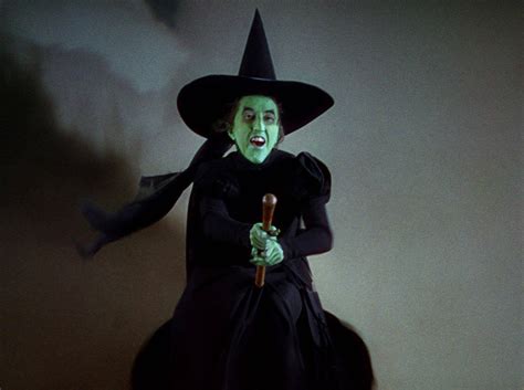 Respect the Wicked Witch of the West! (The Wizard of Oz 1939) : r/respectthreads