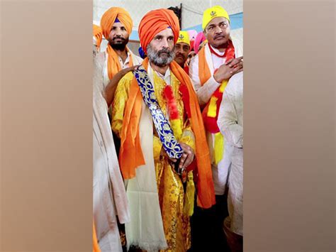 Maharashtra: Rahul Gandhi offers prayers at Gurudwara on Guru Nanak ...