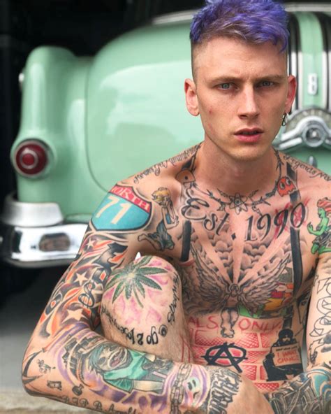 Machine Gun Kelly Tattoos Hand - Perangkat Sekolah