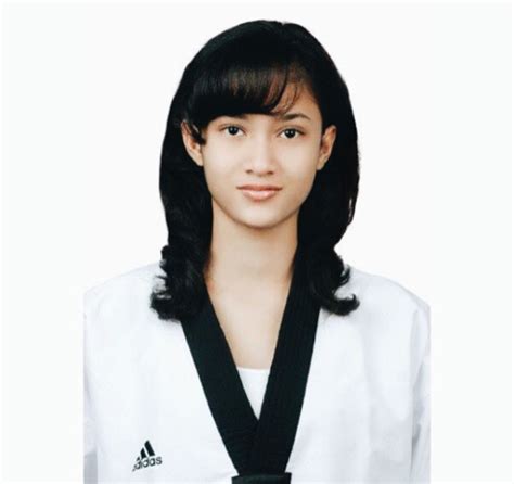 Pesona Aghniny Haque, Pemain Wiro Sableng Cantik yang Jago Taekwondo ...