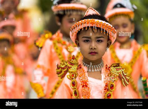 Burma rituals hi-res stock photography and images - Alamy