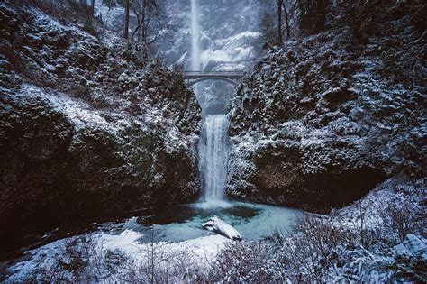 Columbia Gorge Multnomah Falls | Stunning Oregon Waterfalls | HRVacations