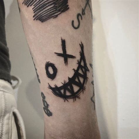 Pin by Arleth Rivera on 体 art !! | Emo tattoos, Scary tattoos, Hand ...