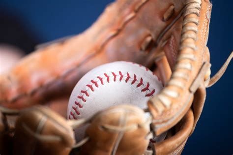 The importance of a proper fitting youth baseball glove - Uniform Store