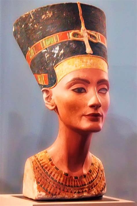 Why is Nefertiti missing an eye? | Busto de nefertiti, Nefertiti reina ...