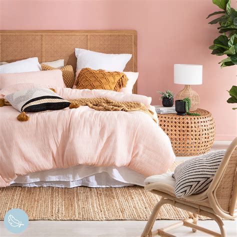 10+ Blush Pink Bedroom Ideas - DECOOMO