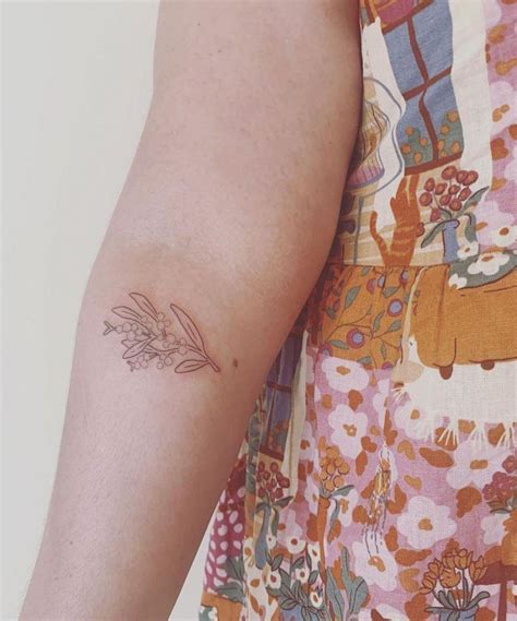 30 Pretty Wattle Tattoos You Need to Copy in 2022 | Flower ball, Golden ...