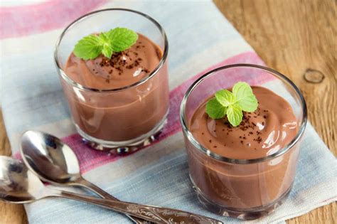 Mousse au chocolat facile rapide : dessert authentique et inratable.