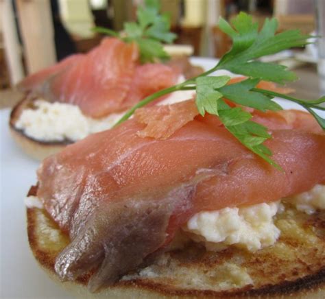 Gordon Ramsay Classic Scrambled Eggs and Smoked Salmon Recipe - Secret Copycat Restaurant Recipes