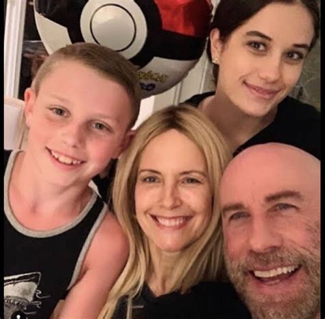 Photo : Kelly Preston, John Travolta et leurs enfants Ella et Ben sur Instagram. Le 22 juin 2020 ...