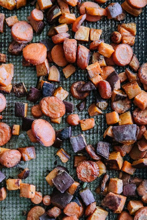 Roasted Sweet Potatoes and Carrots ⋆ Easy & Tasty Sheetpan Side Dish!