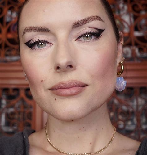 How to Create Winged Liner on Hooded Eyes, According to Makeup Artist ...