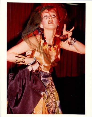 Cindy Lauper puts on her moves on stage 8x10 inch press photo - The Movie Store