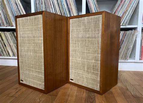 50 best vintage speakers that give odds to modern systems