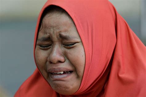 The Latest: Volunteers bury more bodies from Indonesia quake