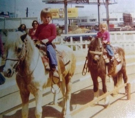 35 Adorable Angelina Jolie's Childhood Photos From the 1970s and Early ...