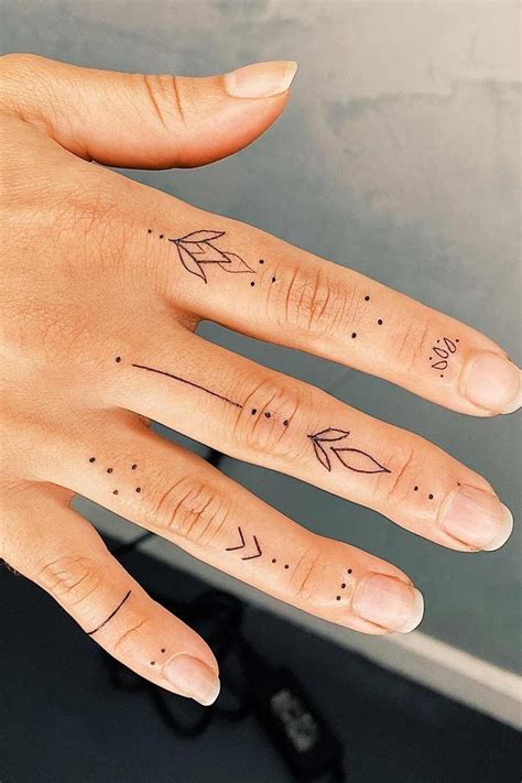 Finger Tattoos: Simple Yet Unique Designs At Your Fingertips ...