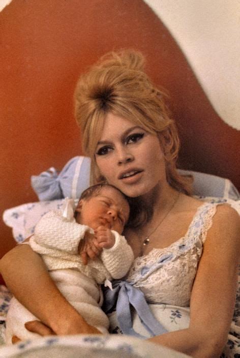 Brigitte Bardot and baby Son Nicolas | Brigitte Bardot-als moeder in 2019 - Filmsterren ...