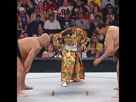 Big Show attempts to overpower sumo champion Akebono at - YouTube