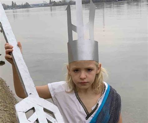 Posedion Costume : 4 Steps - Instructables