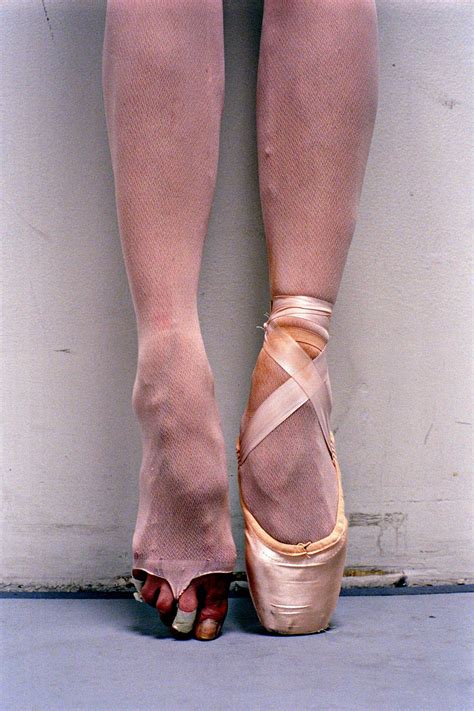 Chronicling Ballet’s Pain and Passion - The New York Times