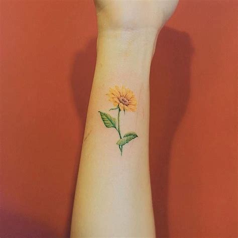 http://www.minhatatuagem.com/tatuagens-de-flores/ Sunflower Tattoo Meaning, Sunflower Tattoo ...