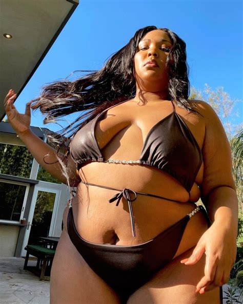 Singer and body-positivity activist, Lizzo shows her hot bikini body ...