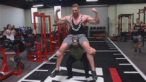 WATCH: Bradley Martyn Squatting 7' 2" Dutch Giant Olivier Richters – Fitness Volt