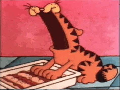 Lasagna Garfield GIF - Lasagna Garfield Eating - Discover & Share GIFs ...