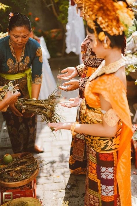 Pernikahan Adat Bali Utari dan Dika di Bali | Pernikahan, Perkawinan, Hindu