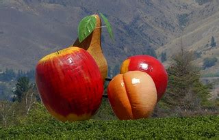 Giant Fruit Sculpture - Cromwell, New Zealand | Cromwell loc… | Flickr