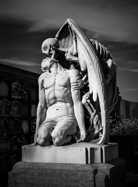 Poblenou Cemetery's Breathtaking 'Kiss of Death' Sculpture