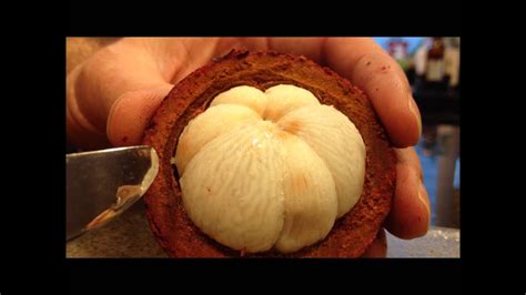 How to prepare a Mangosteen - YouTube