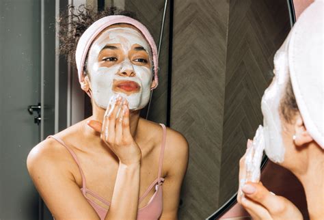 Hydrating Face Masks: 11 Recipes That Really Work