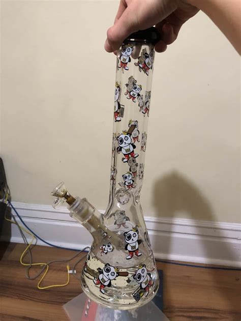 Got a funny bong today. Already took some tokes 😁 : r/Bongs