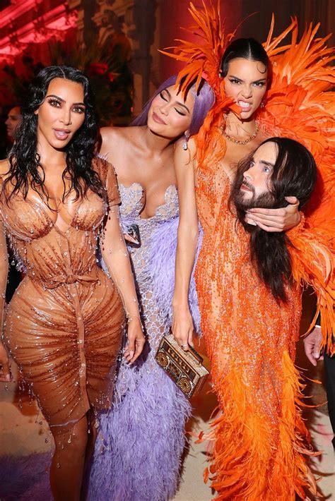 Inside Met: So feierten die Stars bei der Met Gala 2019 Kim Kardashian, Kardashian Kollection ...