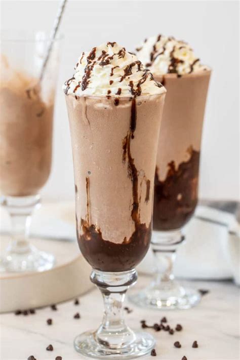 The BEST Chocolate Milkshake Recipe - Valentina's Corner