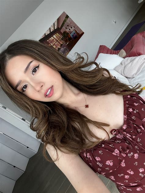 pokimane on Twitter: "( •.•)⊃🌹 https://t.co/gsjkgQkzC7" / Twitter