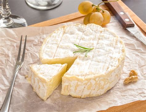 13 Types of Goat Cheese Recommended (Don't Miss It!) | KitchenTeller