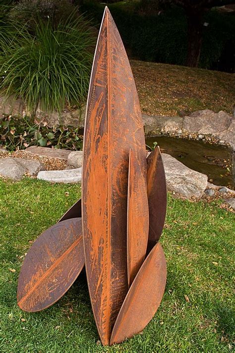 Leaves @ Sculpture With a Twist | Lawn art, Sculpture, Contemporary sculpture