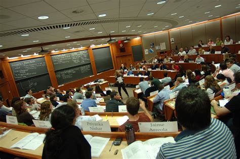 1280px-inside_a_harvard_business_school_classroom - Smart Student Secrets